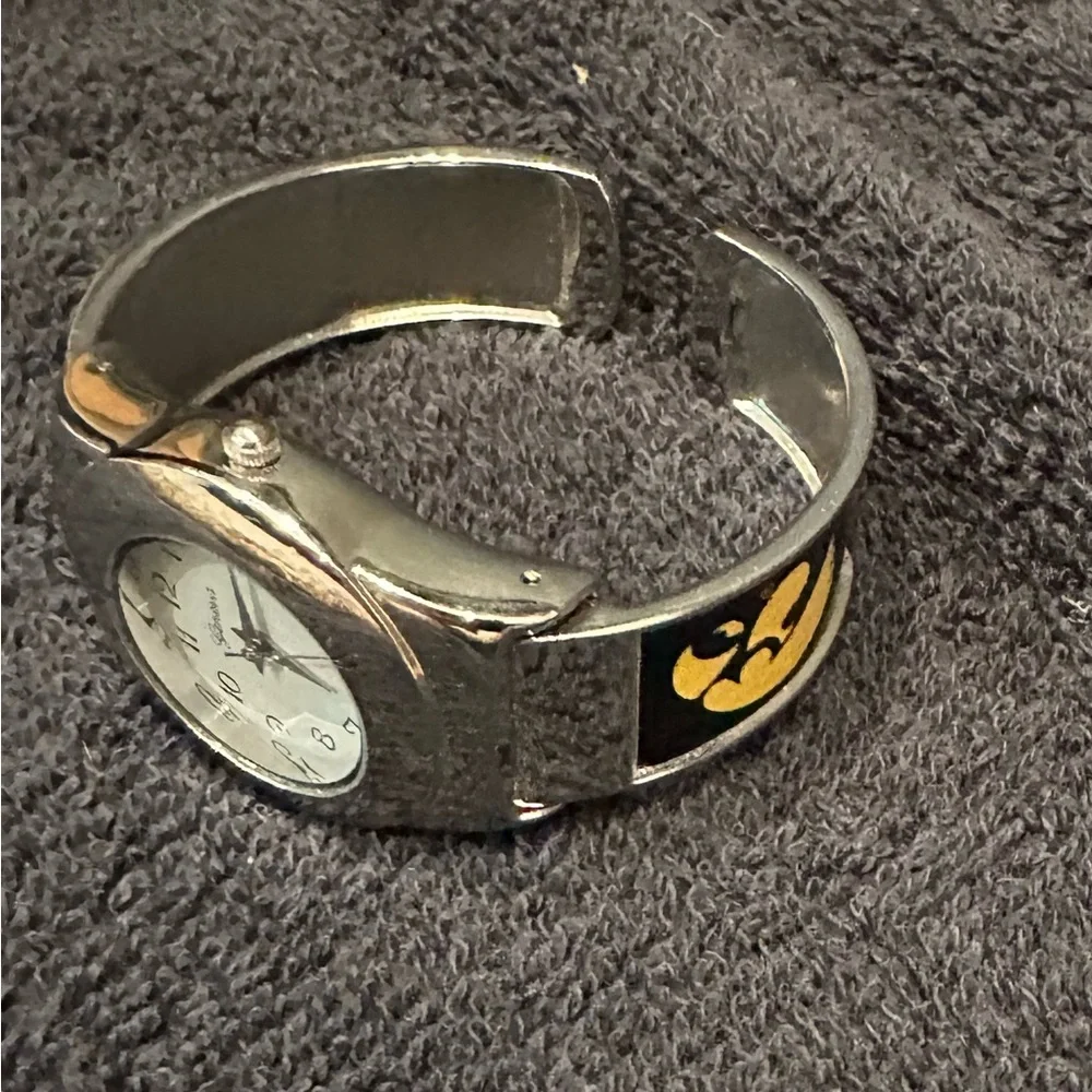 ^ Geneva Iowa Hawkeyes Open Cuff Watch (needs battery)